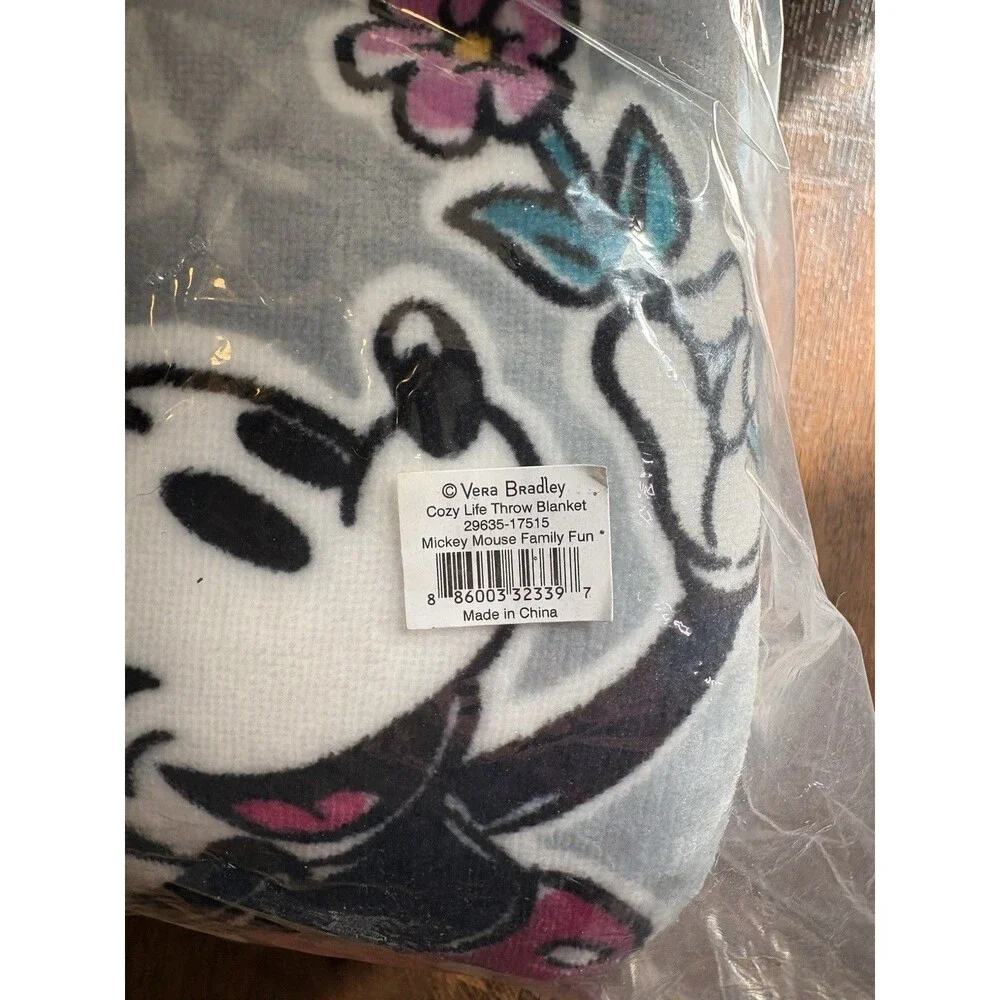 Vera Bradley Disney MICKEY MOUSE FAMILY FUN Cozy Life Throw Blanket MINNIE NWT